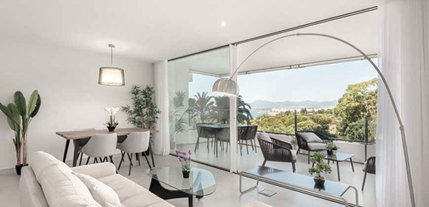 APARTMENT WITH STUNNING VIEWS IN RÍO REAL, MARBELLA