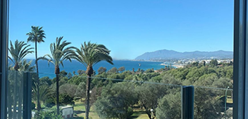 APARTMENT WITH STUNNING VIEWS IN RÍO REAL, MARBELLA