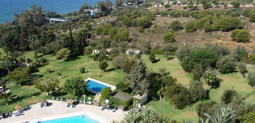 APARTMENT WITH STUNNING VIEWS IN RÍO REAL, MARBELLA