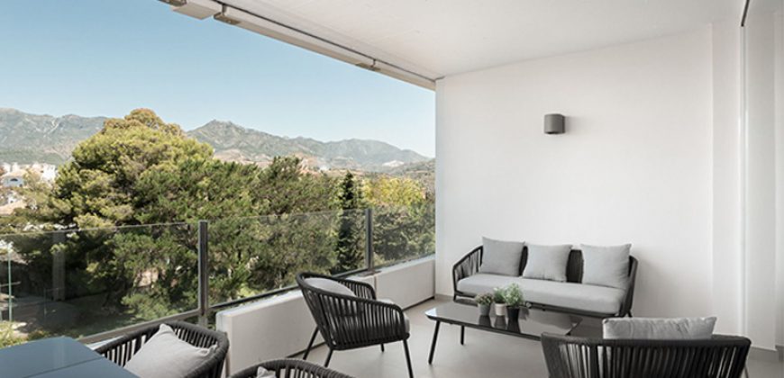 APARTMENT WITH STUNNING VIEWS IN RÍO REAL, MARBELLA