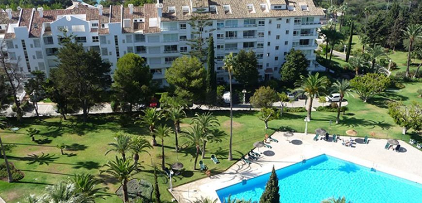 APARTMENT WITH STUNNING VIEWS IN RÍO REAL, MARBELLA