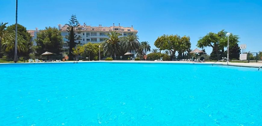 APARTMENT WITH STUNNING VIEWS IN RÍO REAL, MARBELLA