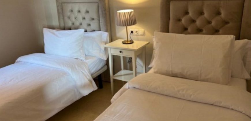 LAST FLOOR OF THE APARTMENT, ELVIRIA