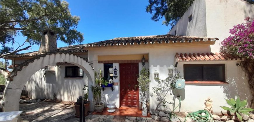 VILLA EN EL CHAPARRAL