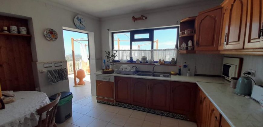 VILLA EN EL CHAPARRAL
