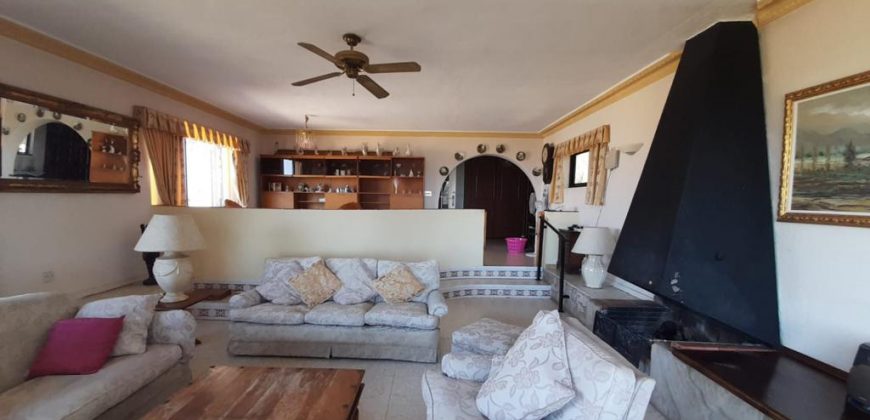 VILLA EN EL CHAPARRAL