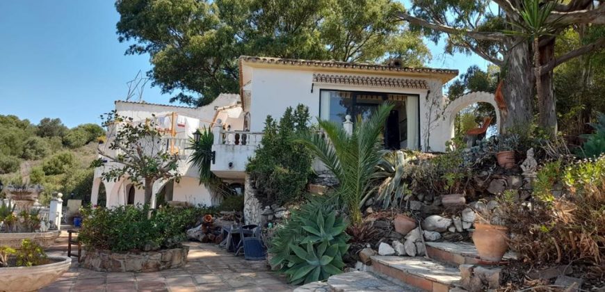 VILLA EN EL CHAPARRAL