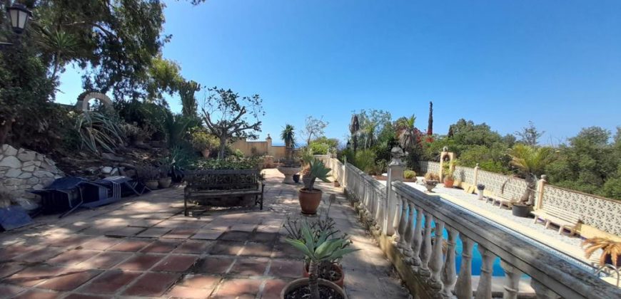 VILLA EN EL CHAPARRAL