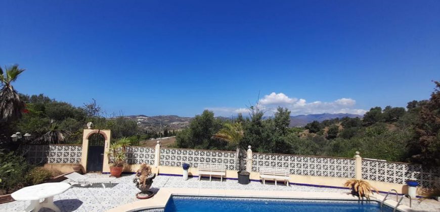 VILLA EN EL CHAPARRAL