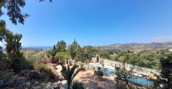 VILLA EN EL CHAPARRAL