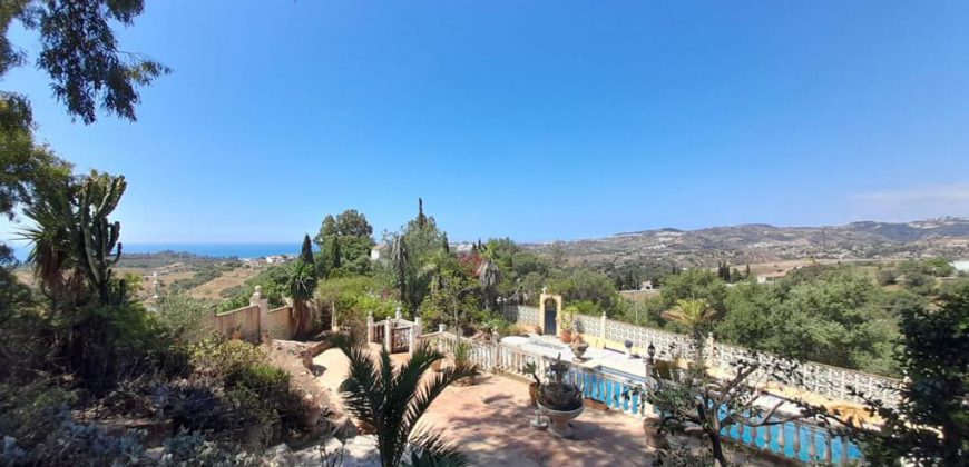 VILLA EN EL CHAPARRAL