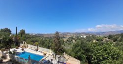 VILLA EN EL CHAPARRAL