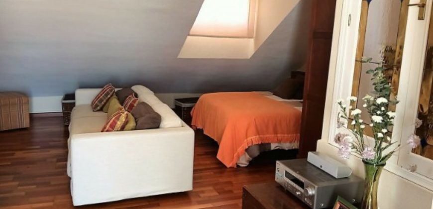 CASA PAREADA EN SIERREZUELA