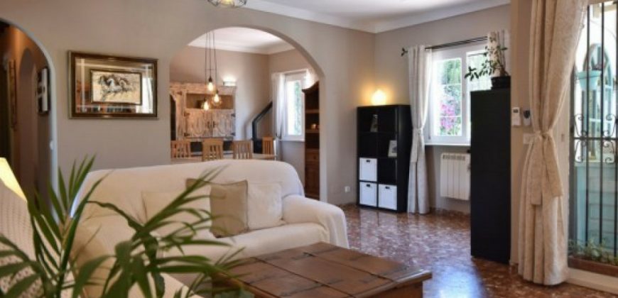 VILLA-CHALET SIERREZUELA