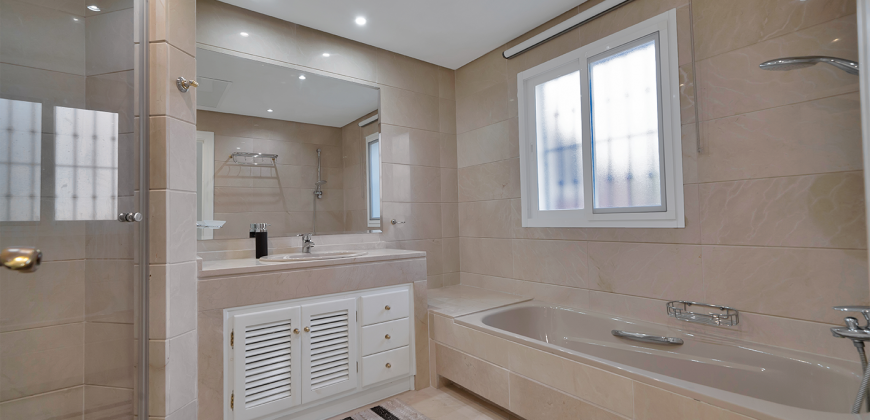 APARTMENT IN PARK BEACH, ESTEPONA