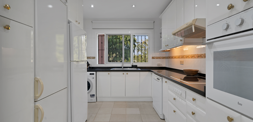 APARTMENT IN PARK BEACH, ESTEPONA