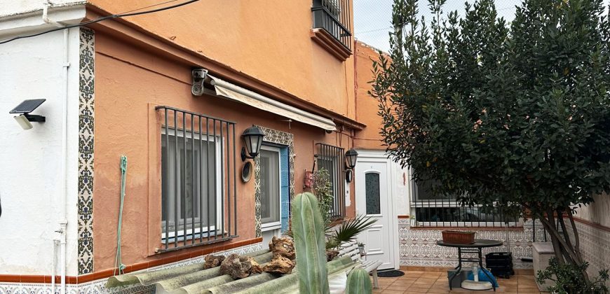CASA CON ENCANTO Y GRAN POTENCIAL DE REFORMA EN COÍN