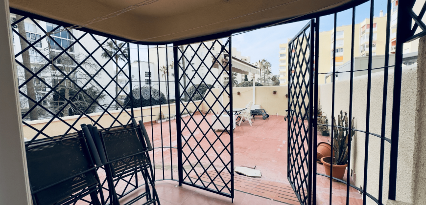 APARTAMENTO IDEAL CON GRAN POTENCIAL. SEGUNDA INEA DE PLAYA, MARBELLA CENTRO