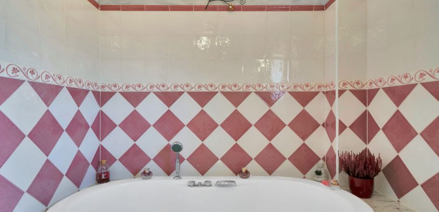 SE VENDE MAGNÍFICA VIVIENDA EN LA URBANIZACIÓN SIERRA CHICA, COÍN