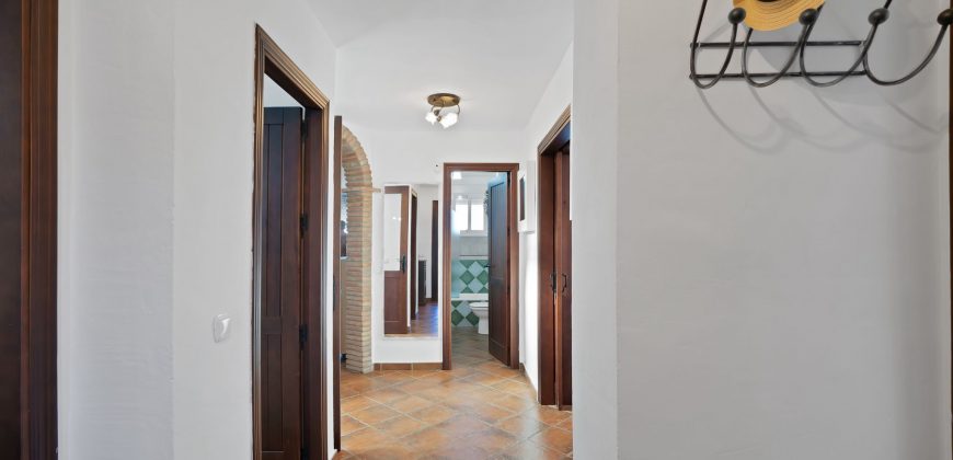 SE VENDE MAGNÍFICA VIVIENDA EN LA URBANIZACIÓN SIERRA CHICA, COÍN