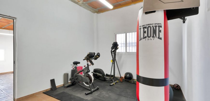 SE VENDE MAGNÍFICA VIVIENDA EN LA URBANIZACIÓN SIERRA CHICA, COÍN