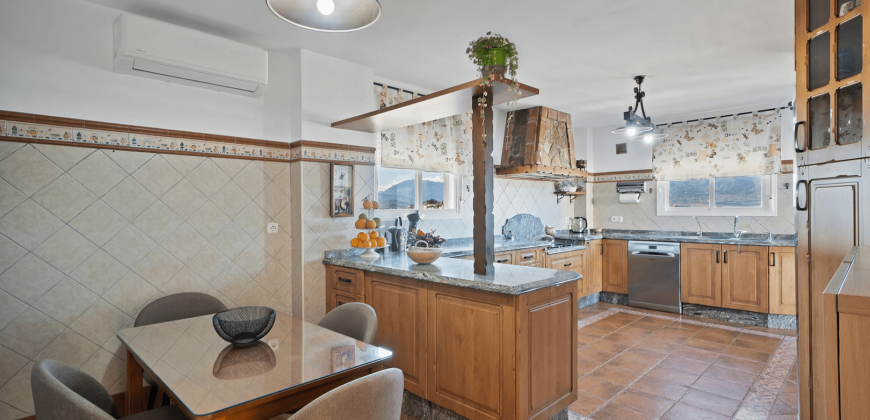 SE VENDE MAGNÍFICA VIVIENDA EN LA URBANIZACIÓN SIERRA CHICA, COÍN