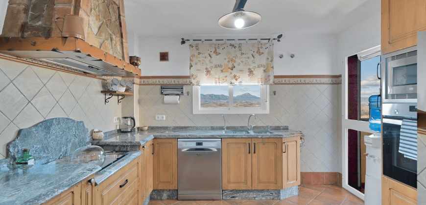 SE VENDE MAGNÍFICA VIVIENDA EN LA URBANIZACIÓN SIERRA CHICA, COÍN