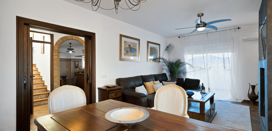 SE VENDE MAGNÍFICA VIVIENDA EN LA URBANIZACIÓN SIERRA CHICA, COÍN