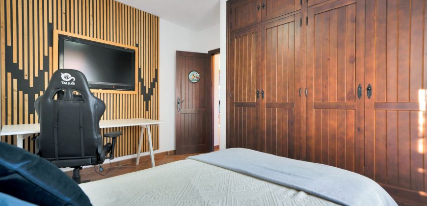 SE VENDE MAGNÍFICA VIVIENDA EN LA URBANIZACIÓN SIERRA CHICA, COÍN