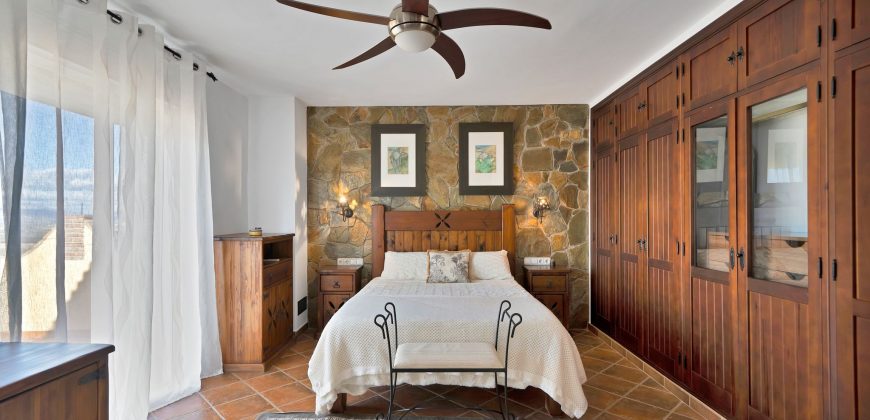 SE VENDE MAGNÍFICA VIVIENDA EN LA URBANIZACIÓN SIERRA CHICA, COÍN