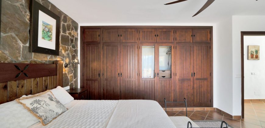 SE VENDE MAGNÍFICA VIVIENDA EN LA URBANIZACIÓN SIERRA CHICA, COÍN