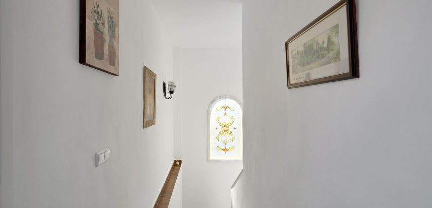 SE VENDE MAGNÍFICA VIVIENDA EN LA URBANIZACIÓN SIERRA CHICA, COÍN