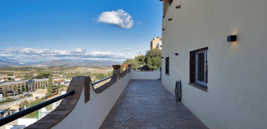 SE VENDE MAGNÍFICA VIVIENDA EN LA URBANIZACIÓN SIERRA CHICA, COÍN