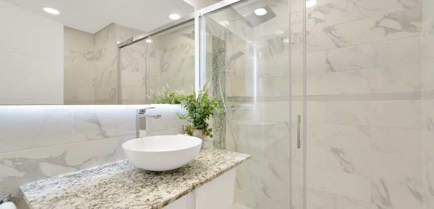 RENOVATED APARTMENT WITH OCEAN VIEWS IN TORRE REAL, MARBELLA