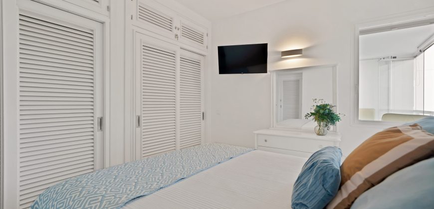 RENOVATED APARTMENT WITH OCEAN VIEWS IN TORRE REAL, MARBELLA