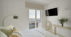 RENOVATED APARTMENT WITH OCEAN VIEWS IN TORRE REAL, MARBELLA