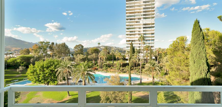 RENOVATED APARTMENT WITH OCEAN VIEWS IN TORRE REAL, MARBELLA