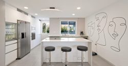 RENOVATED APARTMENT WITH OCEAN VIEWS IN TORRE REAL, MARBELLA