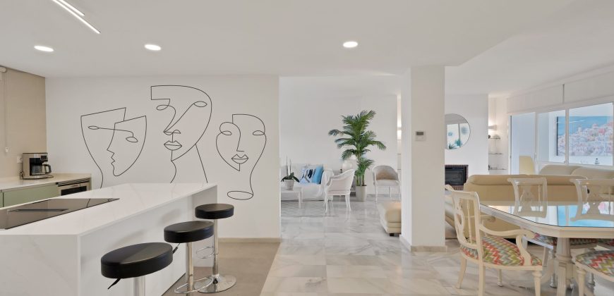RENOVATED APARTMENT WITH OCEAN VIEWS IN TORRE REAL, MARBELLA