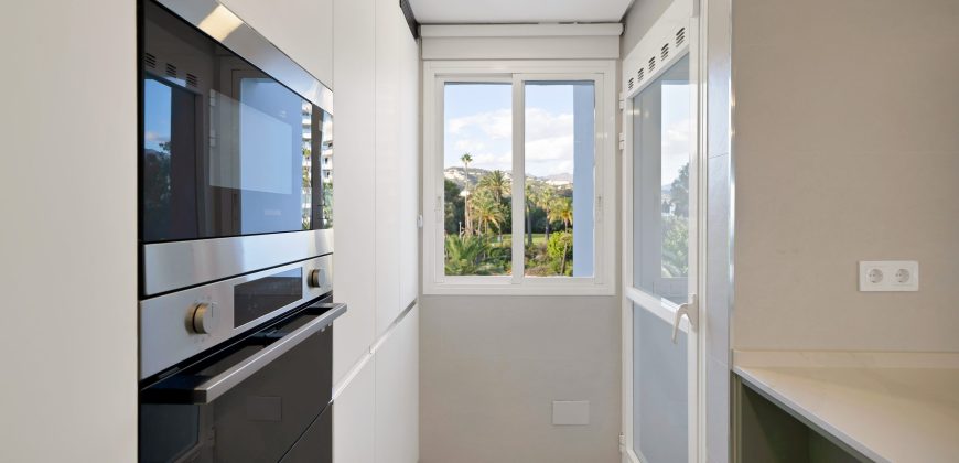RENOVATED APARTMENT WITH OCEAN VIEWS IN TORRE REAL, MARBELLA