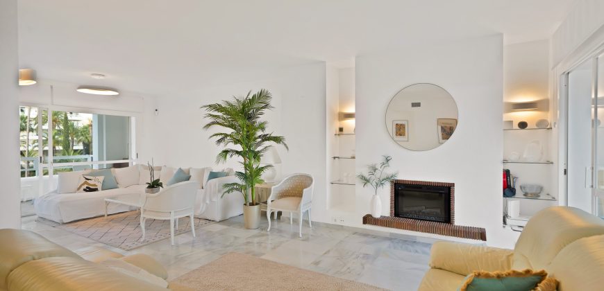 RENOVATED APARTMENT WITH OCEAN VIEWS IN TORRE REAL, MARBELLA