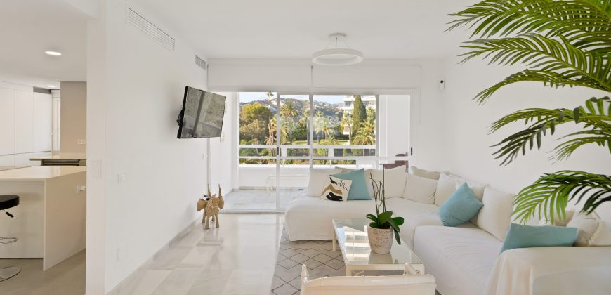 RENOVATED APARTMENT WITH OCEAN VIEWS IN TORRE REAL, MARBELLA