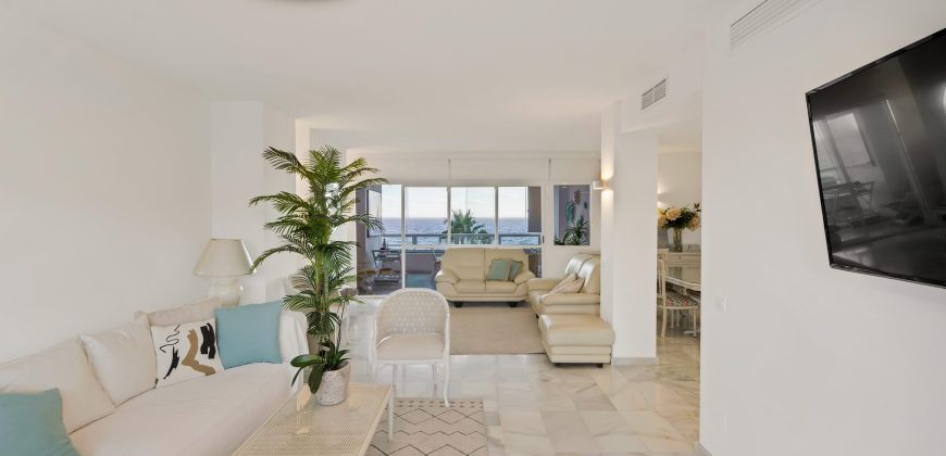 RENOVATED APARTMENT WITH OCEAN VIEWS IN TORRE REAL, MARBELLA