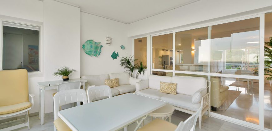 RENOVATED APARTMENT WITH OCEAN VIEWS IN TORRE REAL, MARBELLA