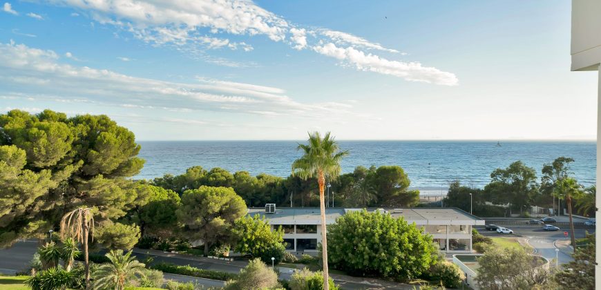 RENOVATED APARTMENT WITH OCEAN VIEWS IN TORRE REAL, MARBELLA