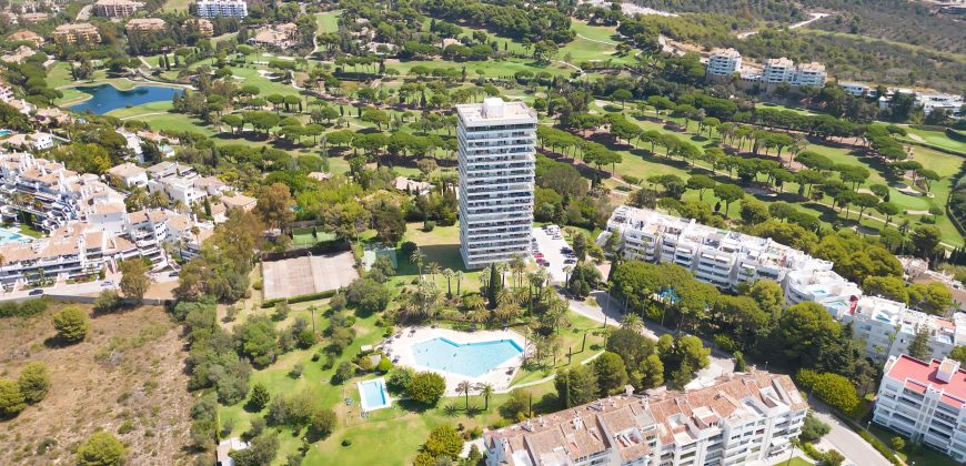 RENOVATED APARTMENT WITH OCEAN VIEWS IN TORRE REAL, MARBELLA